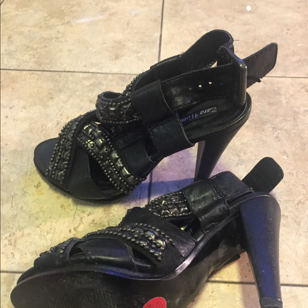 Shoes - Picture 4 of 4